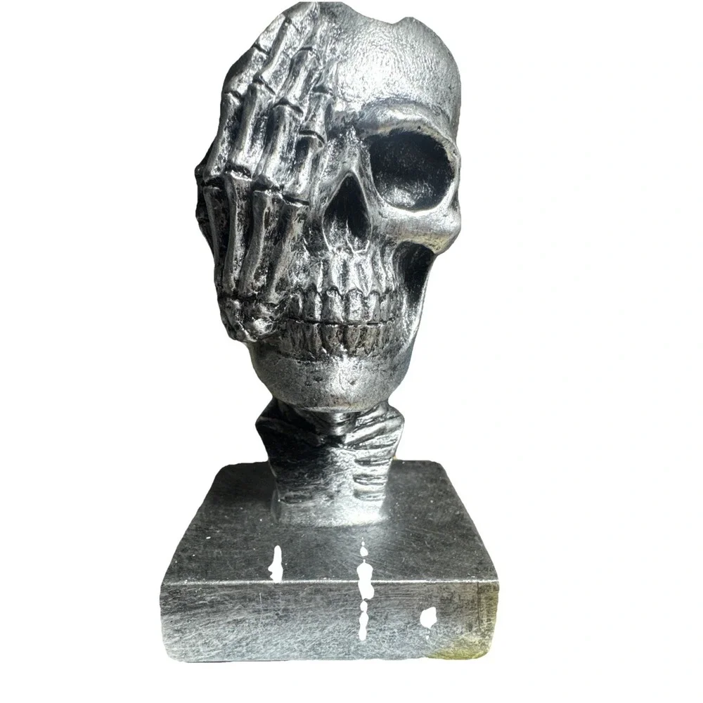 3 Skull See, Hear, Speak No Evil‎ Decor Set